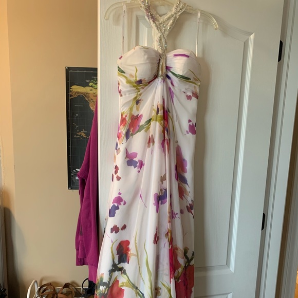 Dress (prom or occasion) - Picture 2 of 7